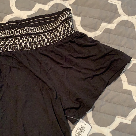 Black off the shoulder flowy top - Picture 3 of 5